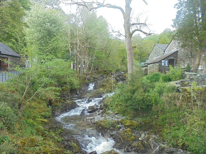 File:Return to Ambleside on the Coffin route (27th April 2019) 003.jpg