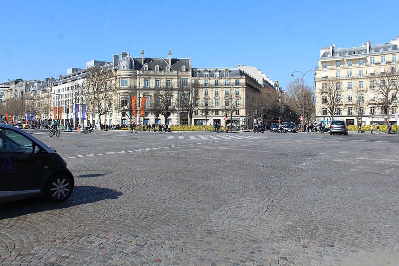 File:Rond-point Champs Élysées Dassault Paris 3.jpg