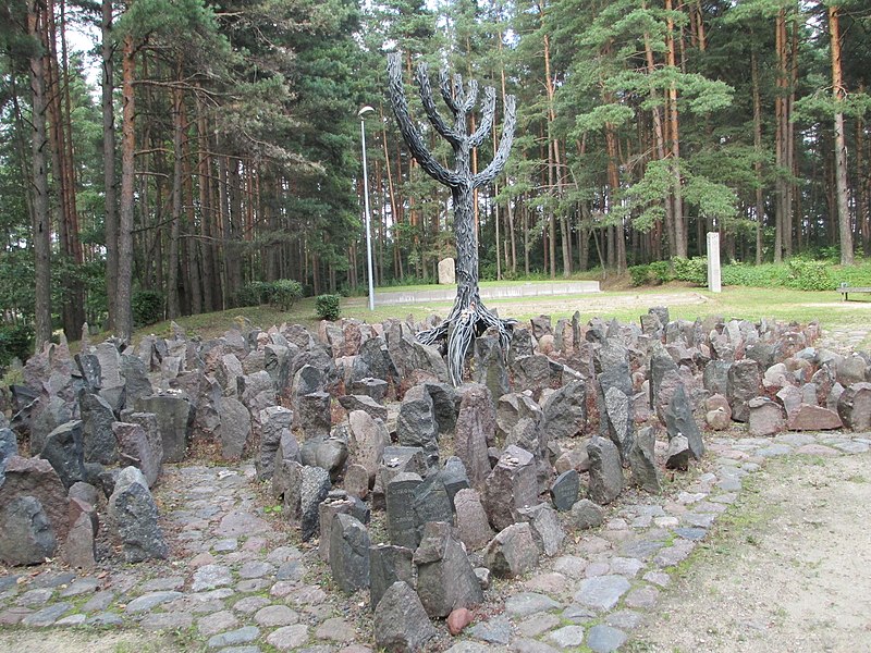 File:Rumbula forest memorial.JPG