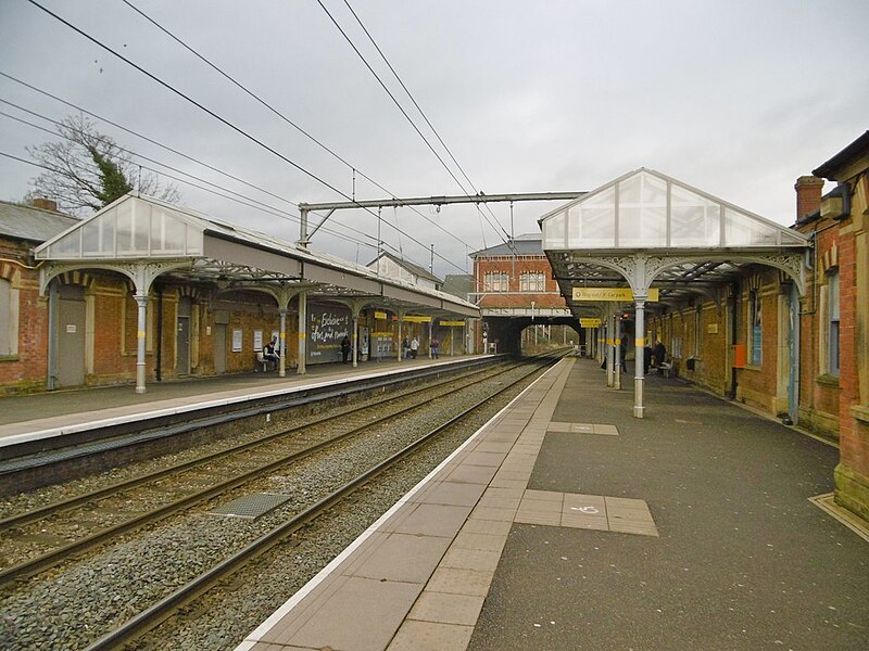 File:Sale Tram Stop - geograph.org.uk - 5668285.jpg