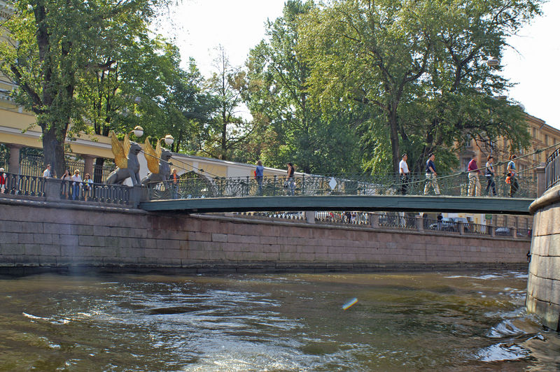 File:Sankt Petersburg Banken Brücke 2005 c.jpg