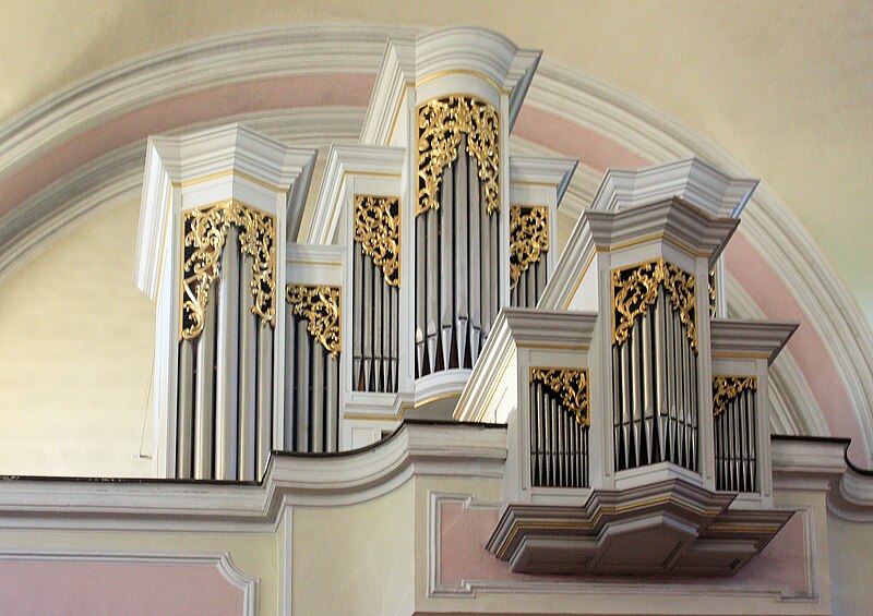Datei:Schärding, die Kirche Sankt Georg, die Orgel.jpg