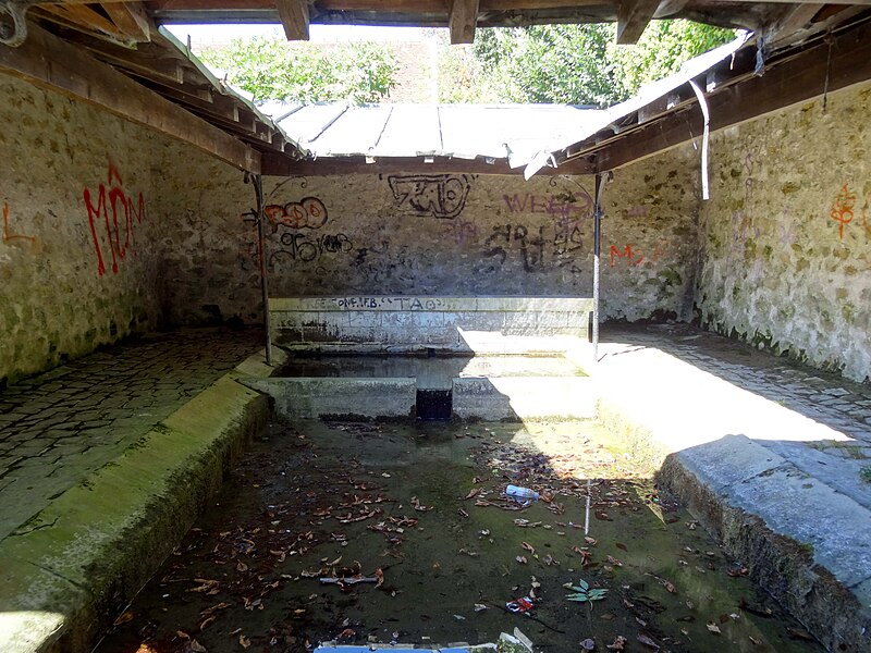 File:Seraincourt (95), lavoir couvert, rue Saint-Jean au hameau de Rueil 3.jpg