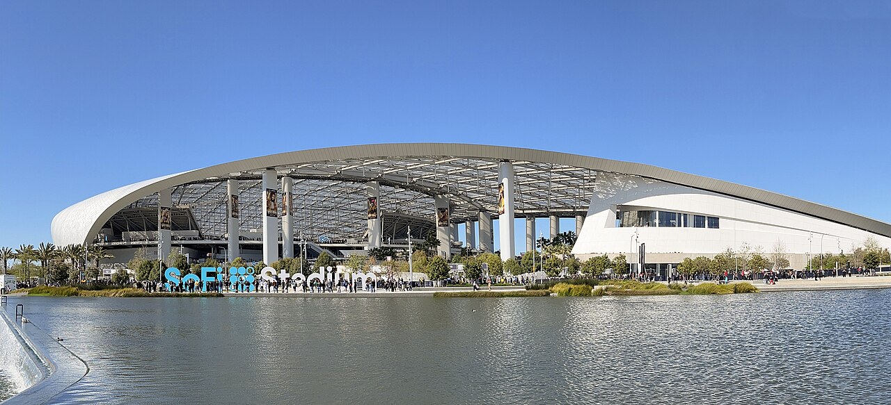 Sofi Stadium no verão da Califórnia - PressReader