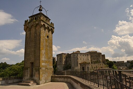 Il Masso Leopoldino di Sorano, la Torre dell'Orologio e la Fortezza