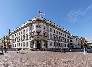 Stadtschloss in Wiesbaden vom Schlossplatz aus