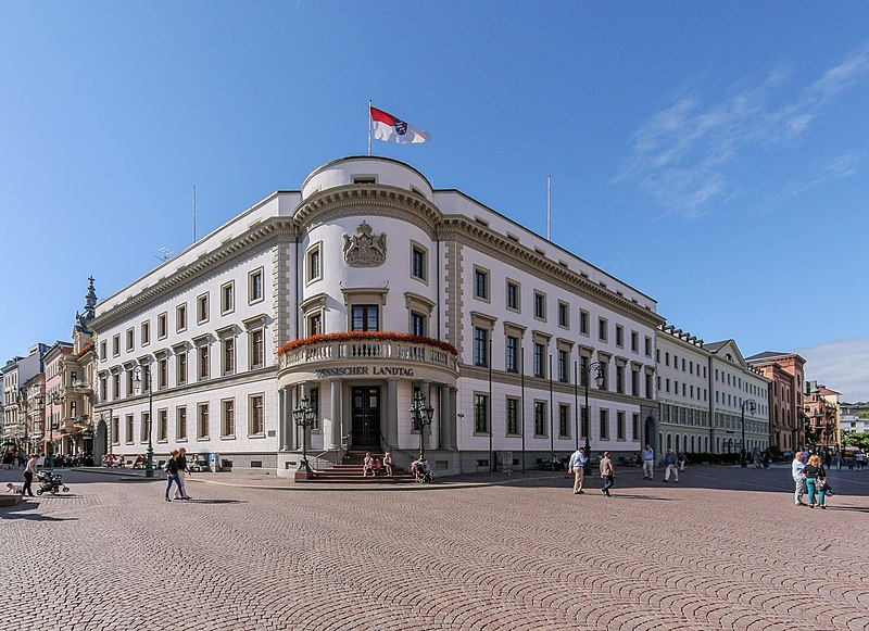 File:Stadtschloss Wiesbaden.jpg