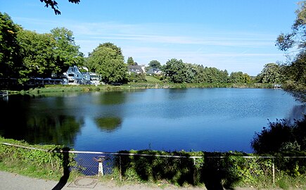 Oberer Stausee, mit Restaurant „Haus am See“, 2023.