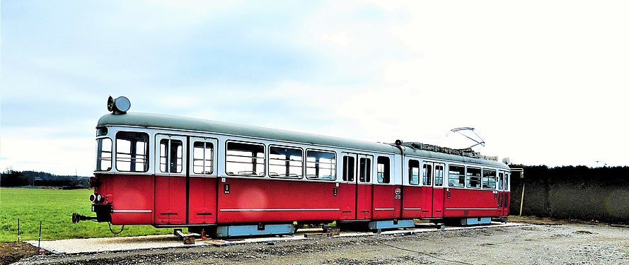 Straßenbahn Wien Type E1 aufgestellt auf der "grünen Wiese" in 88459 Tannheim (Württemberg), Baden-Württemberg