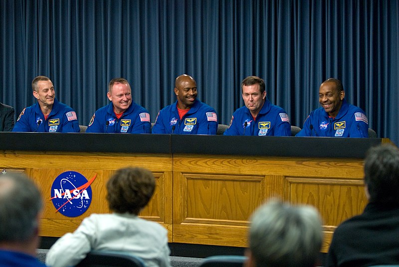 File:Sts129 postlanding crew conference.jpg