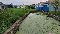 Banjar: Sungai Simpang Jarak atawa Jarak nang maalir matan kacamatan Banjarmasin Utara, Kuta Banjarmasin. Sungai ngini muharanya ka Sungai Alalak. Sungai ini baisi panjang 1.670,616 mitir wan libar 30 mitir. Bahasa Indonesia: Sungai Simpang Jarak atau Jarak yang mengalir di kecamatan Banjarmasin Utara, Kota Banjarmasin, Kalimantan Selatan. Sungai ini bermuara ke Sungai Alalak. Sungai ini memiliki panjang 1.670,616 meter dan lebar 30 meter. English: The Simpang Jarak or Jarak river flows in North Banjarmasin subdistrict, Banjarmasin City, South Kalimantan. This river flows into the River Alalak. This river has a length of 1,670.616 meters and a width of 30 meters.