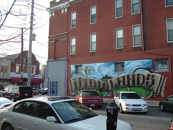 A wall mural at the intersection of Baxter Ave and Highland Ave