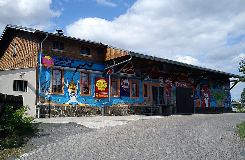 File:Tankstellenmuseum Borsdorf.jpg