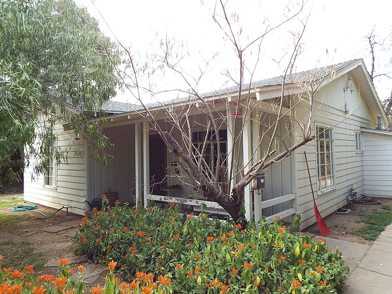 File:Tempe-Douglas-Gillis House-1935.JPG