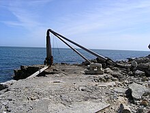 Durdle Pier Crane The Boat Hoist on Durdle Pier - geograph.org.uk - 1597913.jpg