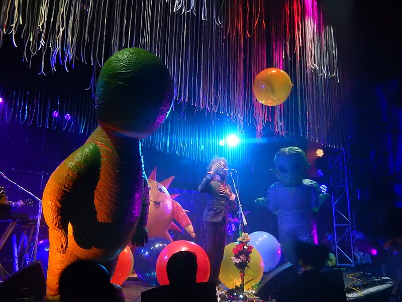 File:The Flaming Lips, Brixton Academy, London (32108992210).jpg