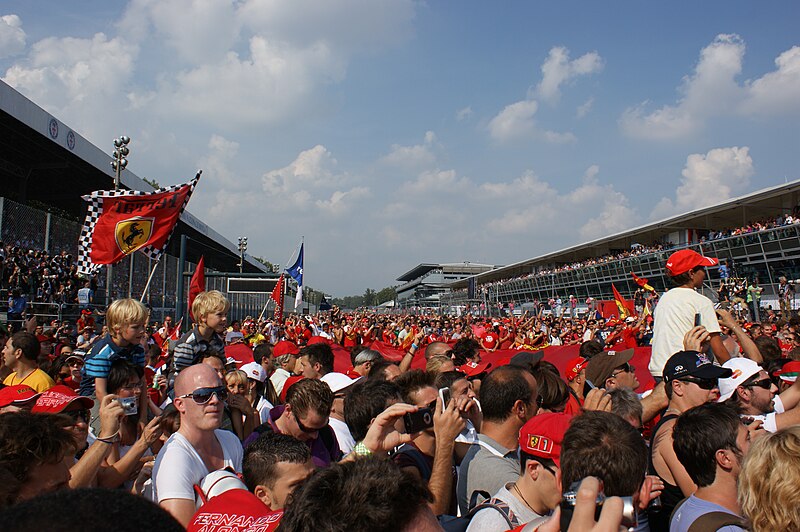 File:Tifosi podio Monza 2011.jpg