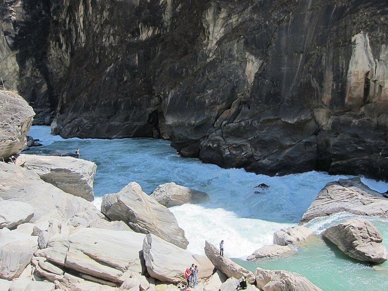 File:Tiger Leaping Gorge - panoramio (26).jpg