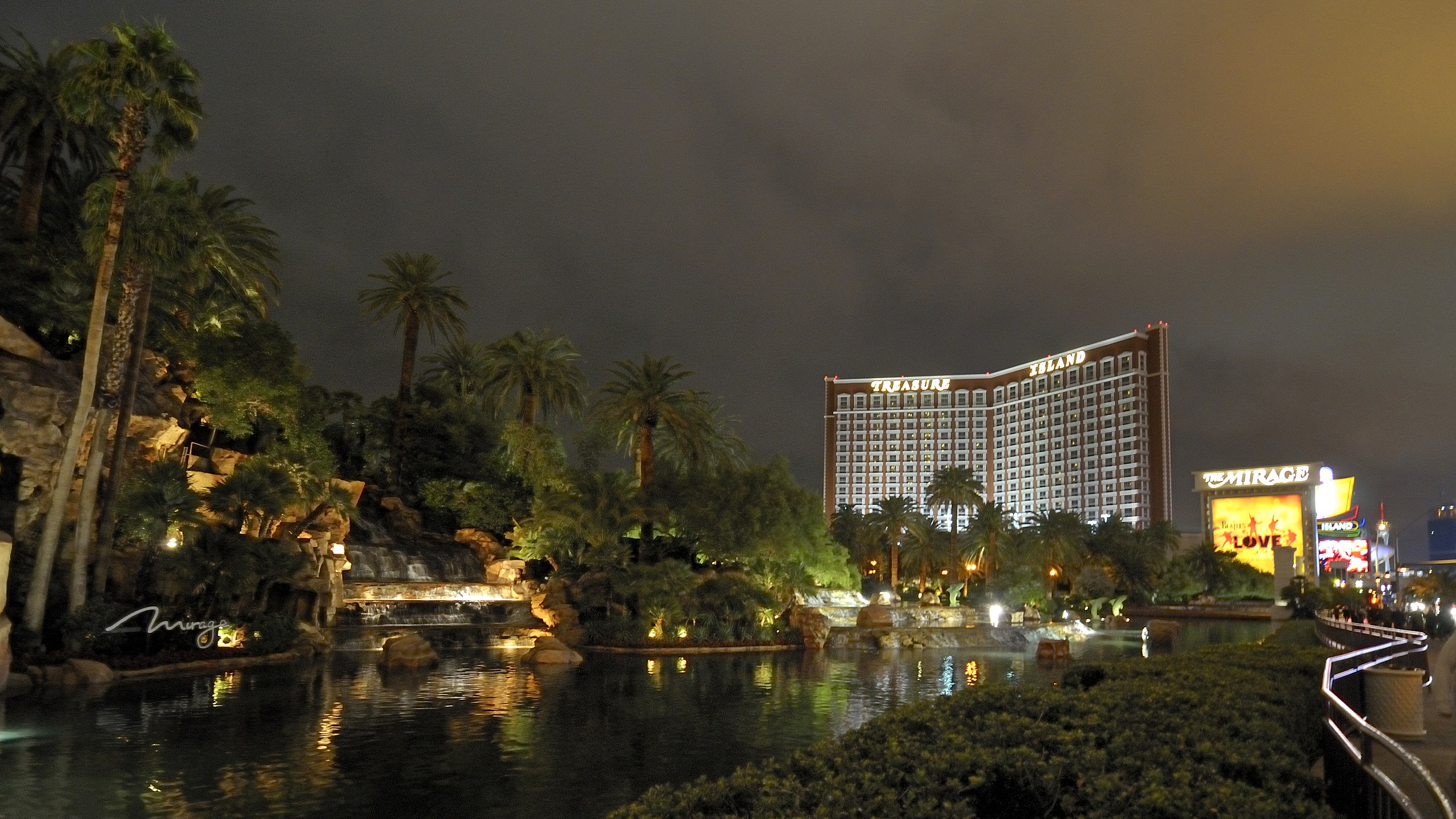 File:Treasure Island Vegas (3277920487).jpg - Wikimedia Commons