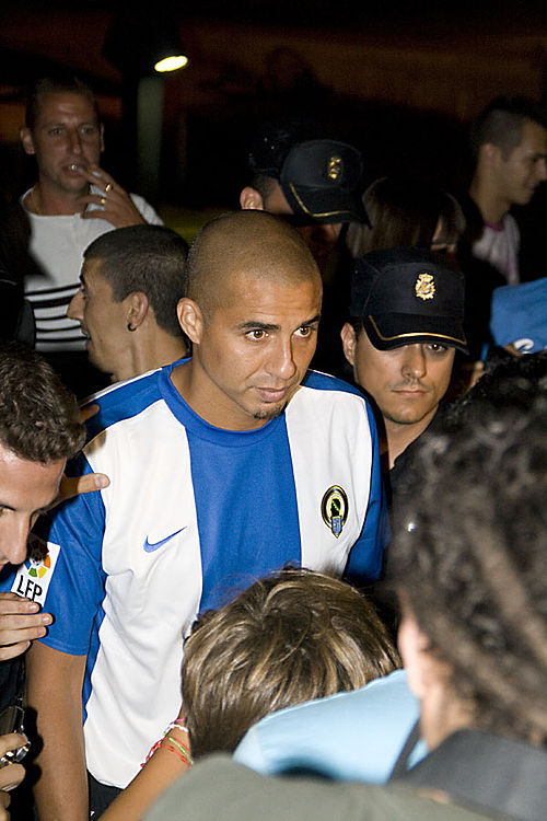 Trezeguet during his presentation as a player of Hércules in August 2010.