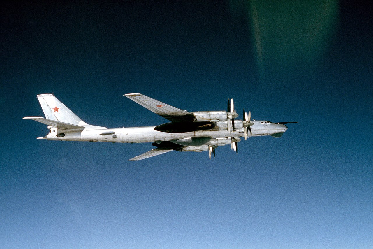 File:Tu-95 Bear D.jpg - Wikipedia