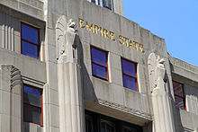 A pair of sculpted concrete eagles above the Fifth Avenue entrance USA-NYC-Empire State1.JPG