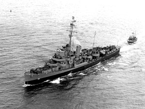 USS Poole (DE-151), yaklaşık 1945'te devam ediyor.jpg