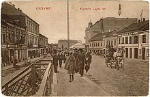 Ebrei in piazza Lajos Kossuth a Užhorod, 1915