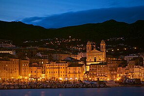 Havnen i startbyen Bastia.