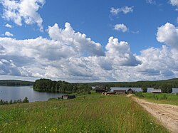 Venejärven kylää ja järveä.