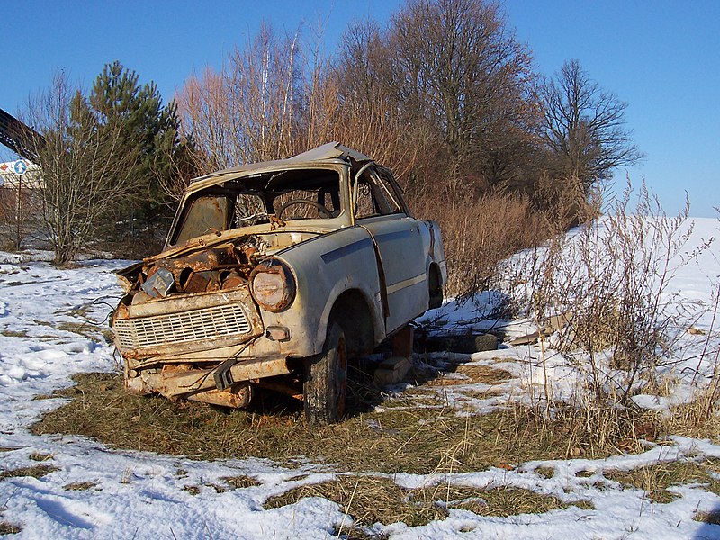 File:Verrosteter Trabant (2).jpg