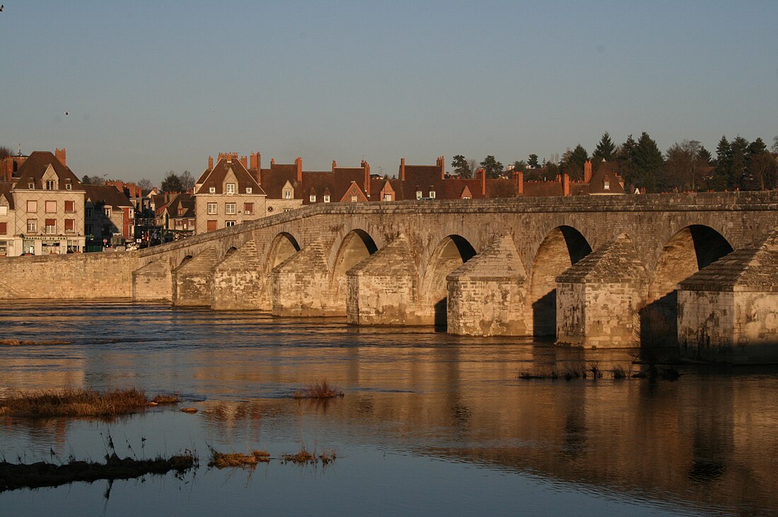 File:Vieux pont de Gien (1).JPG