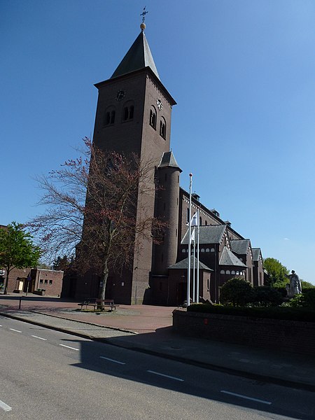 File:Vlodrop (Roerdalen) kerk, toren.JPG