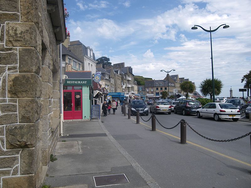 File:Vue de cancale - panoramio (2).jpg