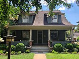 Ca. 1910-1930. Bungalow.