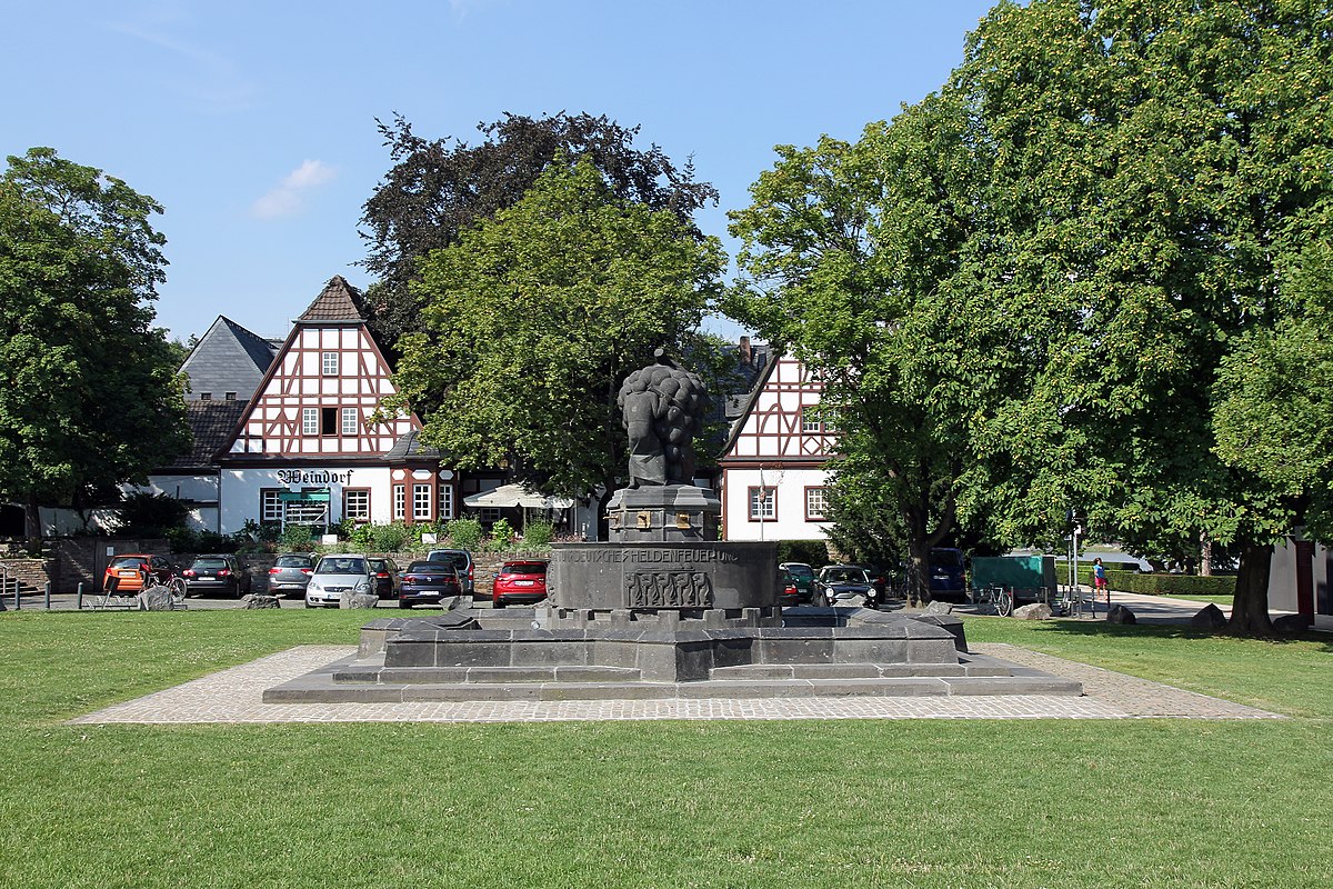 Weinbrunnen 07 Koblenz 2014.jpg