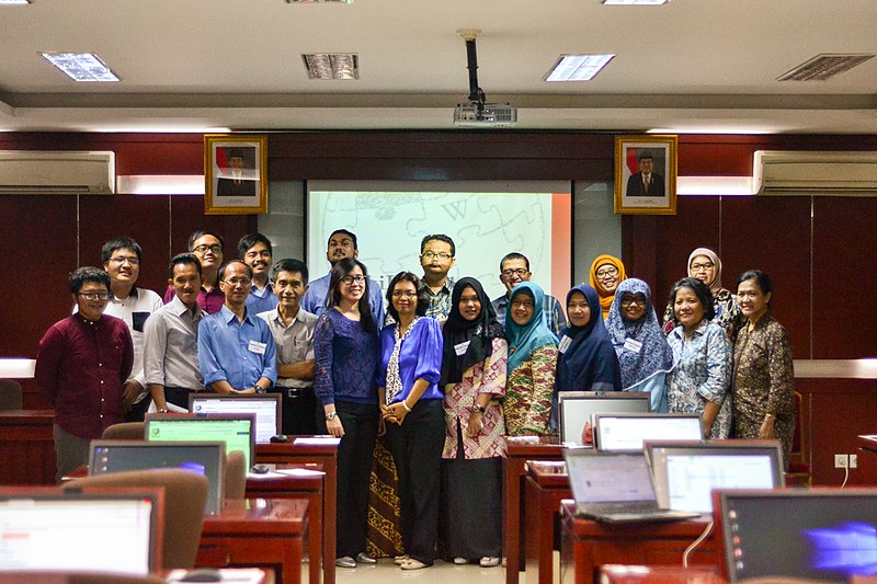 File:Wikipedia training session in Indonesia Open University 05.jpg