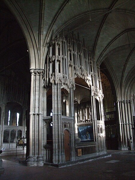 File:Winchester cathedral 008.JPG