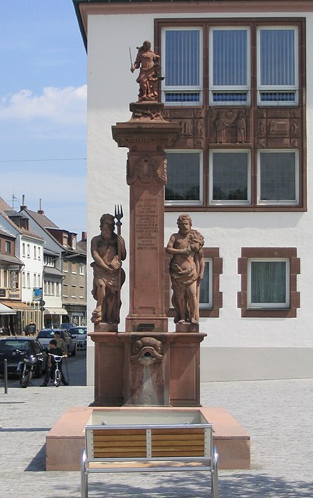 Worms Rathaus Brunnen