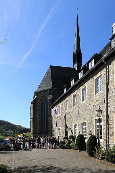 File:Wuppertal - Beyenburger Freiheit - Kloster + Klosterkirche + Himmelfahrtsprozession 02 ies.jpg