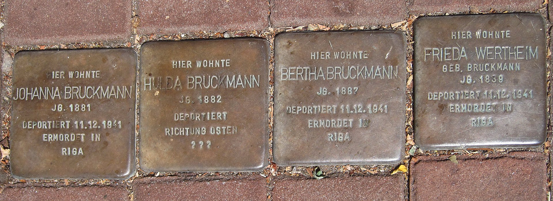 Xanten-StolpersteineBruckmannWertheim-Bemmelstr6-1-Asio.JPG