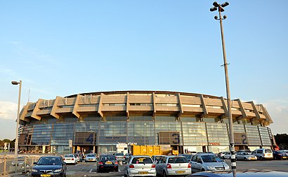 How to get to היכל מנורה מבטחים with public transit - About the place