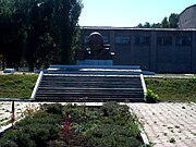 Пам'ятник воїнам-односельчанам поблизу Старченківської ЗОШ.jpg