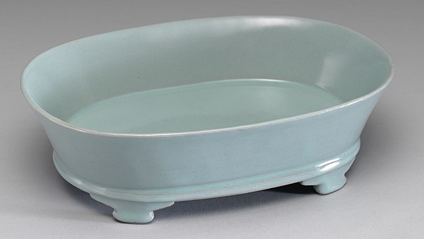 Narcissus basin with light bluish-green glaze, Ru ware, National Palace Museum.