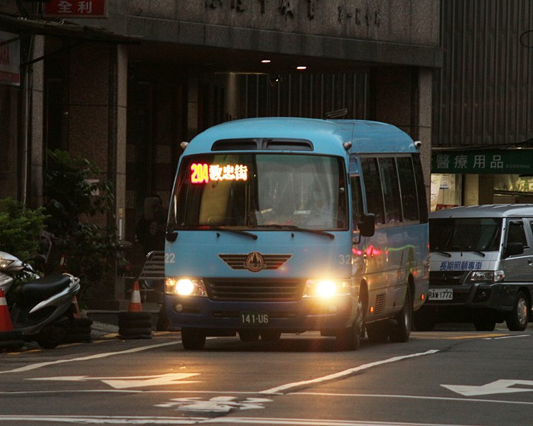 File:基隆市公車處141-U6 204.jpg