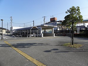 愛之風富山鐵道魚津車站西口行人隧道口及旁邊的富山地方鐵道新魚津車站剪票口（2010年11月）