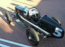 Miller Special 122/183 dite "Convertible" -car permettant un changement rapide de moteur- de 1924, qui atteint 243,43 km/h à Muroc Dry Lake (Californie);
