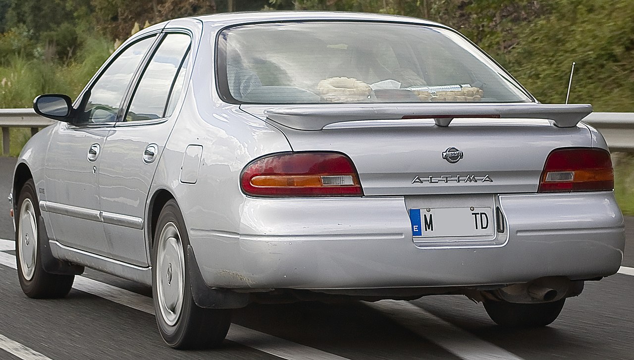 File:Nissan Bluebird (U13) SSS rear.jpg - Wikimedia Commons