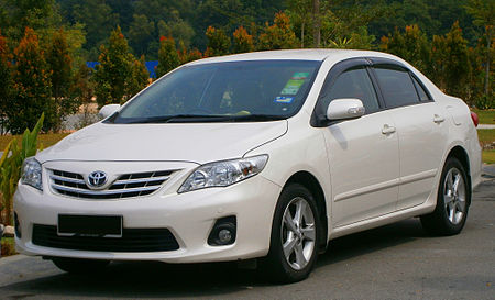 Fail:2011_Toyota_Corolla_Altis_1.8E_in_Puchong,_Malaysia_(01).jpg