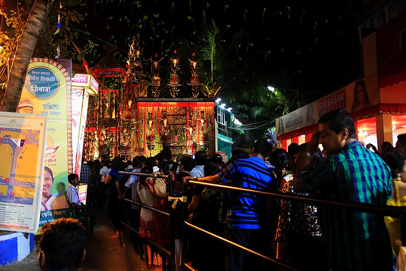 File:2016 Tridhara Sammilani Durga Puja 07.jpg